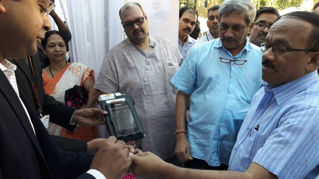 Defence Minister Shri Manohar Parrikar and CM of Goa Shri Laxmikant Pars...
